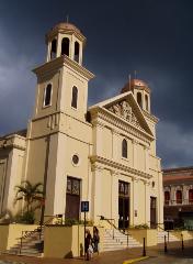PORTA DEL SOL:  Mayag�ez Cathedral, 2007 AdvenTours.